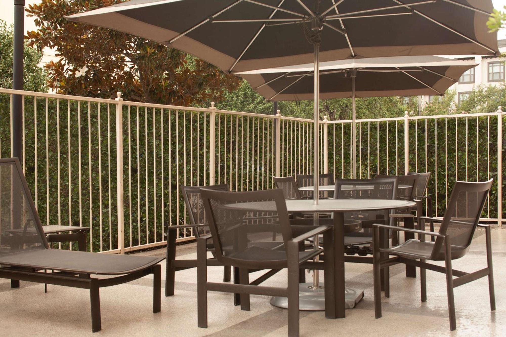 Embassy Suites By Hilton Houston Near The Galleria Exteriör bild